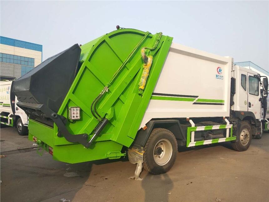 廣東省南雄市無(wú)泄漏專用垃圾車詳細(xì)配置解析